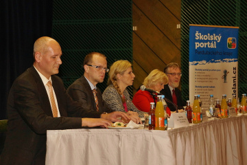 navsteva-ministryne-kateriny-valachove-v-pardubickem-kraji