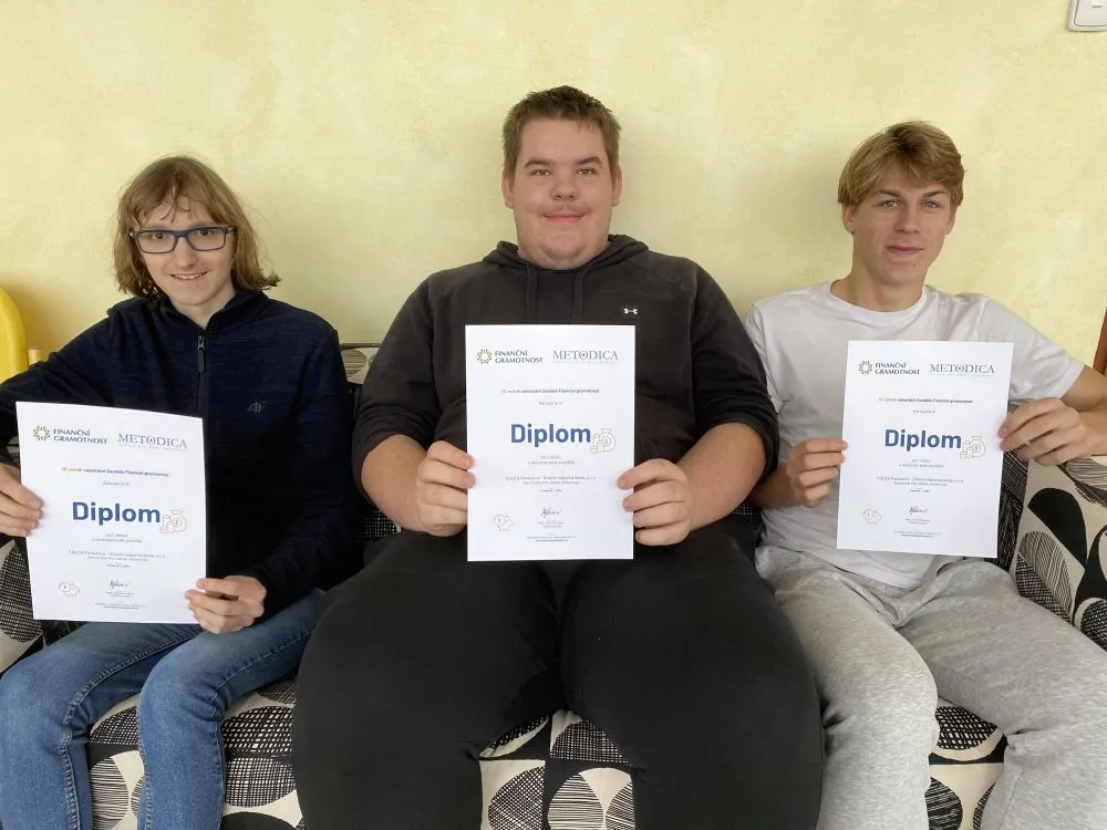 Jednoznačné 1.&nbsp;místo v&nbsp;soutěži Finanční gramotnost přebírá EDUCA Pardubice