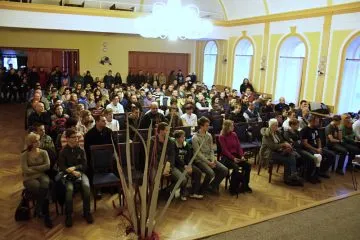02-Uvodni-prezentace-skoly-v-kulturnim-sale-Na-Pisku