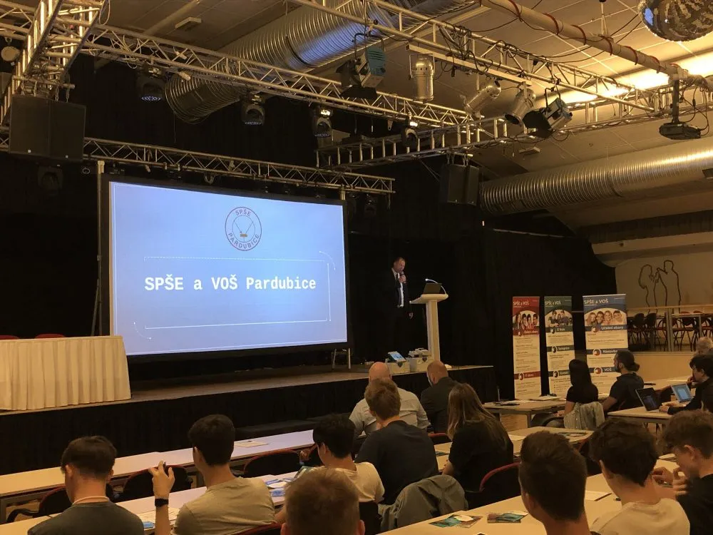 SPŠE a&nbsp;VOŠ Pardubice zorganizovala odbornou konferenci na téma „Vize rozvoje elektrotechniky a&nbsp;IT na Pardubicku“