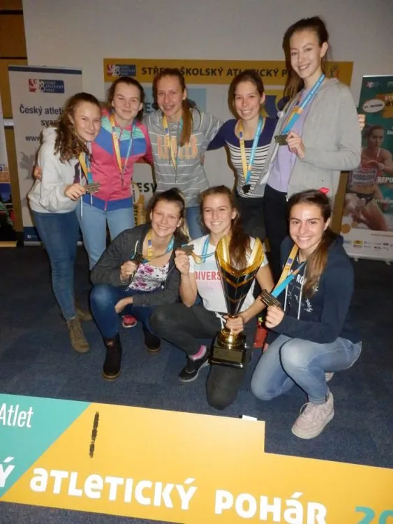 Dívčí atletický tým Gymnázia, Pardubice, Mozartova postoupil na mistrovství světa pořádané Mezinárodní federací školního sportu (ISF)