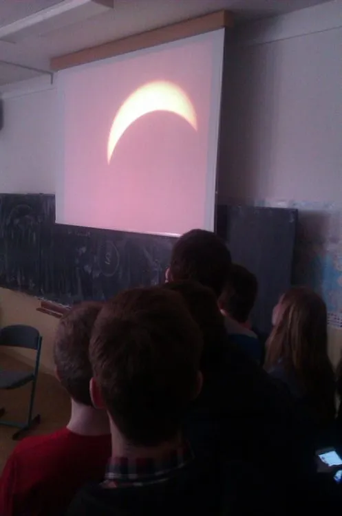 Zatmění Slunce sledovali i&nbsp;studenti a&nbsp;pedagogové Gymnázia, Mozartova v&nbsp;Pardubicích