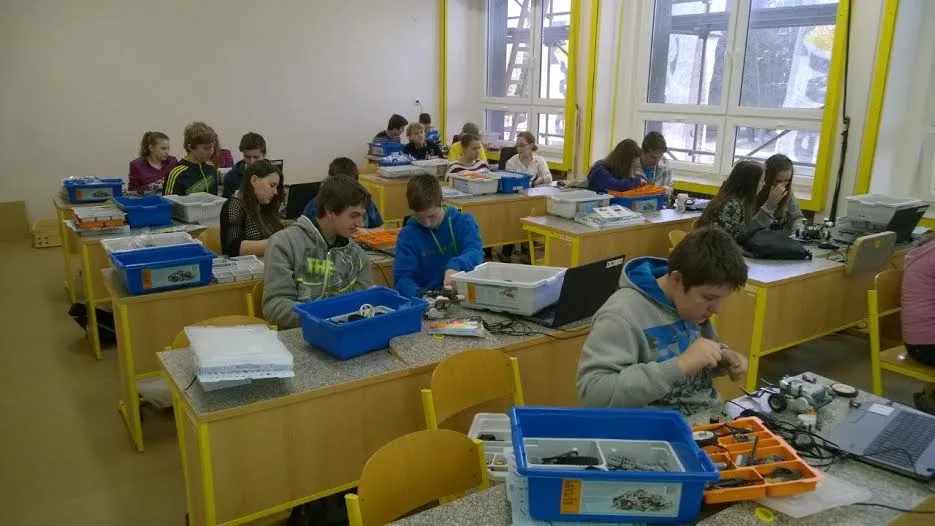 Robotický den na Gymnáziu, Mozartova v&nbsp;Pardubicích pro žáky ZŠ
