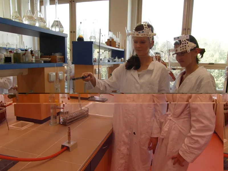 Nové laboratoře a&nbsp;odborné učebny BIO, CHE a&nbsp;FYZ již plně slouží studentům Gymnázia, Mozartova i&nbsp;žákům ZŠ