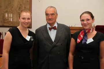 Tereza-Kubinkova-a-Adela-Sotonova-G4.A-s-K.-Schwarzenbergem