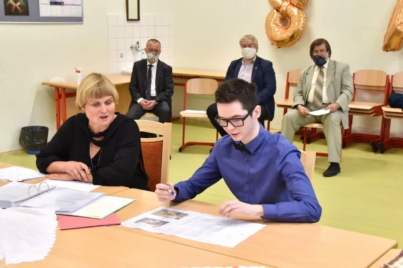 Žáci z&nbsp;hlineckého gymnázia uspěli stoprocentně v&nbsp;písemné části maturit