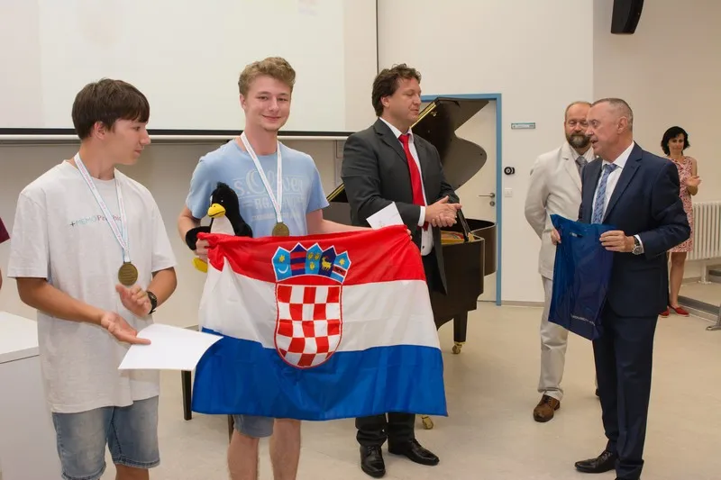 Pardubice hostily nejlepší mladé matematiky ze střední Evropy