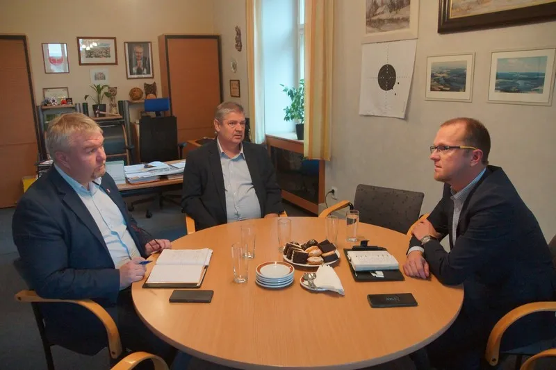 Kraj v&nbsp;Hlinsku oživuje technické školství a&nbsp;investuje do silnic