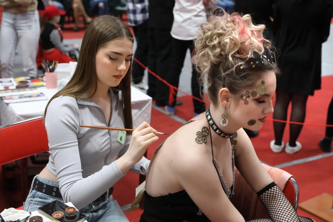 Steampunkové účesy, make-up a&nbsp;malby na tělo. To byl lanškrounský Kalibr Cup 2024