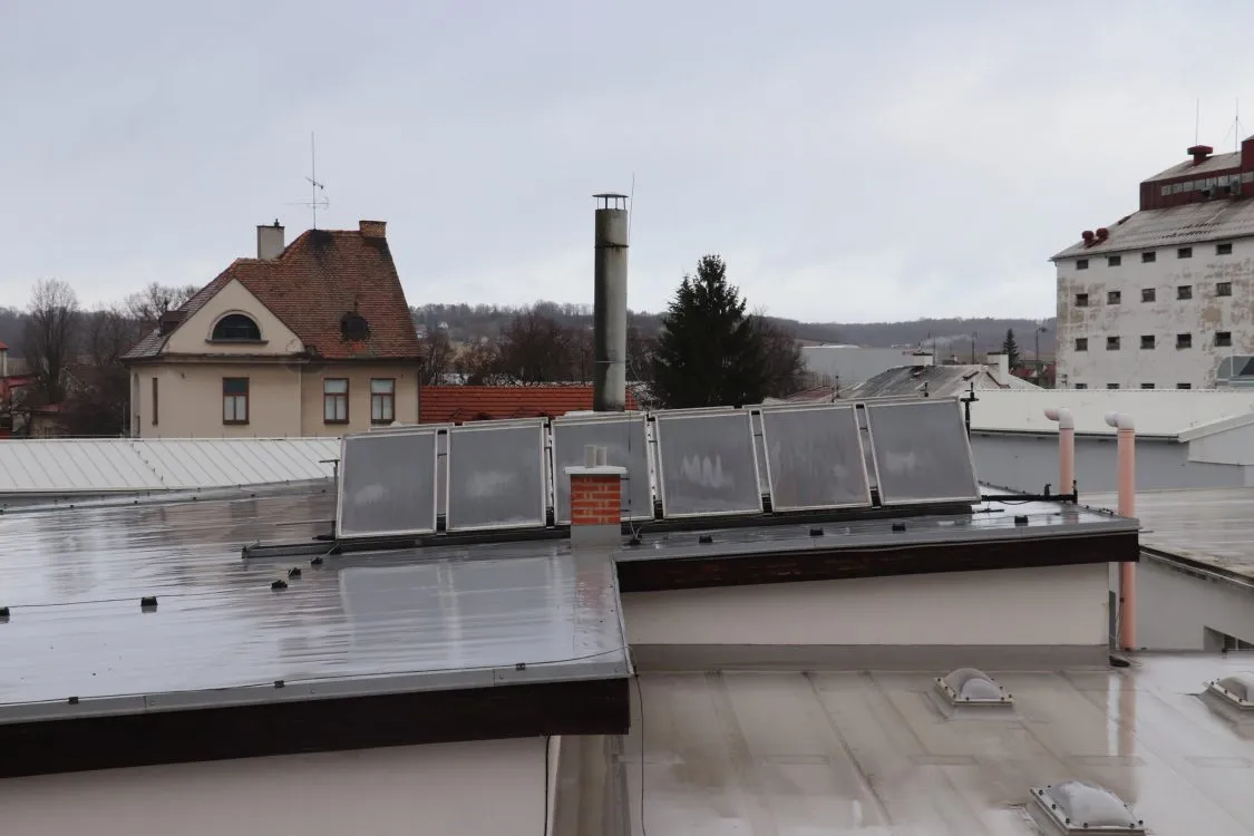 Kraj hledá projektanty solárních elektráren pro školská a&nbsp;zdravotnická zařízení