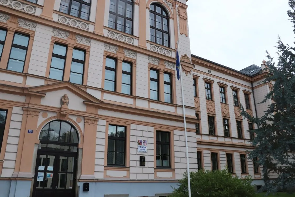 Budovu poličského gymnázia čeká rekonstrukce. Pomoc potřebuje i&nbsp;domov mládeže při SOŠ a&nbsp;SOU Polička