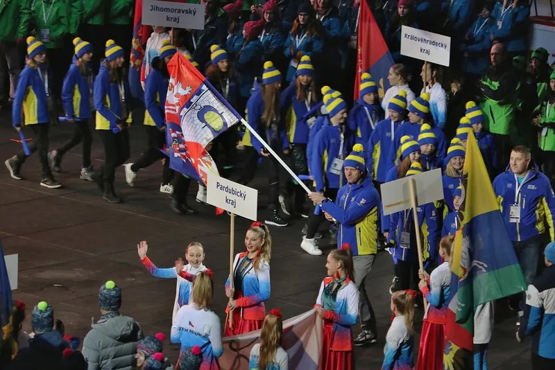 Zimní Olympiáda dětí a&nbsp;mládeže začala. Pardubický kraj vyslal na Karlovarsko stovku sportovců
