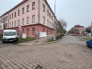 Obchodní akademie a&nbsp;Jazyková škola Pardubice
