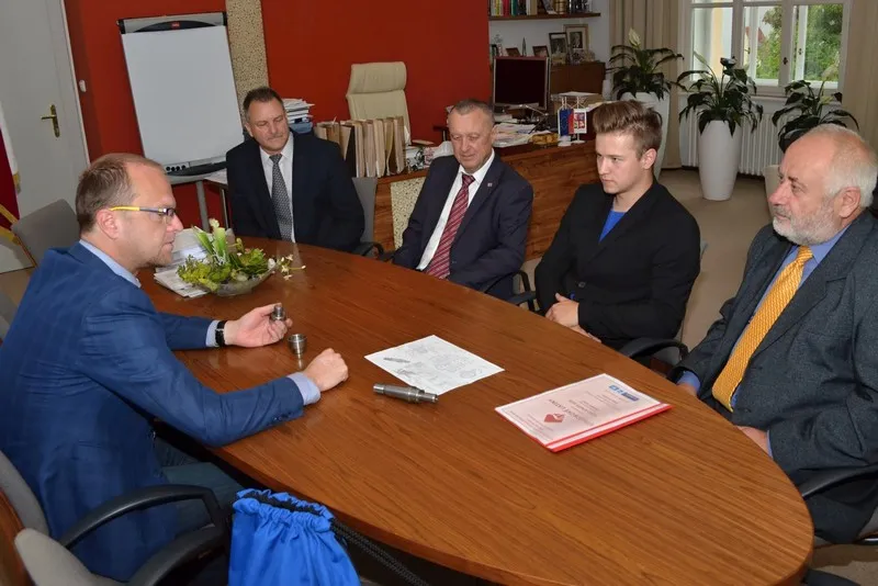 Pořekadlo o&nbsp;zlatých českých ručičkách stále platí