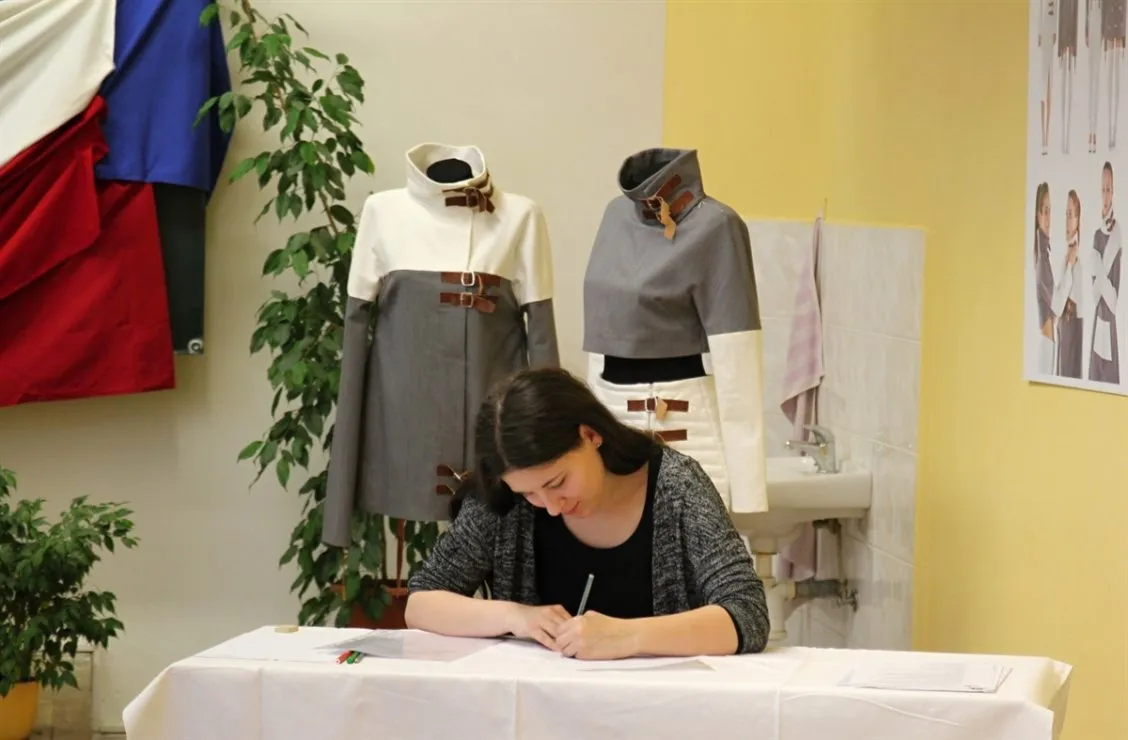 Uměleckoprůmyslová škola v&nbsp;Ústí nad Orlicí zkouší u&nbsp;maturit téměř stovku studentů