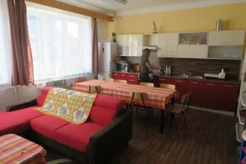 Cvicna_kuchynka_s_obyvacim_koutem
