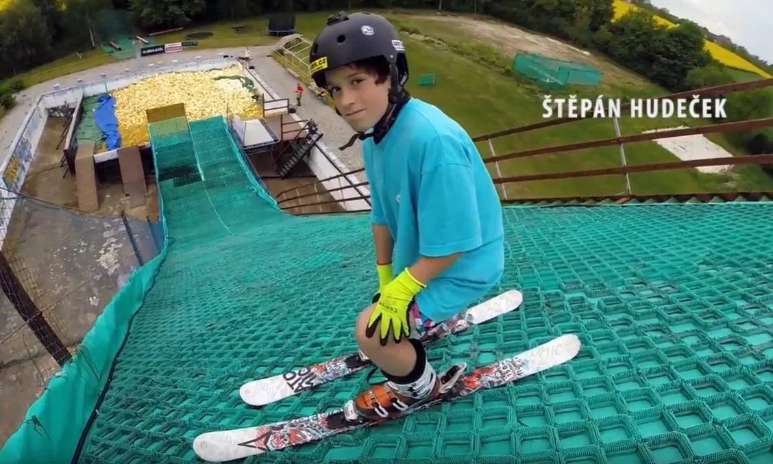 Žák vysokomýtské ZŠ je ve 13 letech freeskiingovou hvězdou. Vycházející talent poráží starší a&nbsp;sní o&nbsp;olympiádě