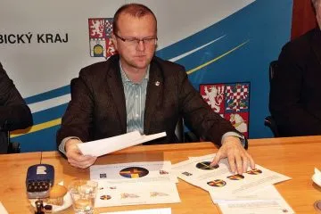 09_Pan_hejtman_nad_novym_logem1