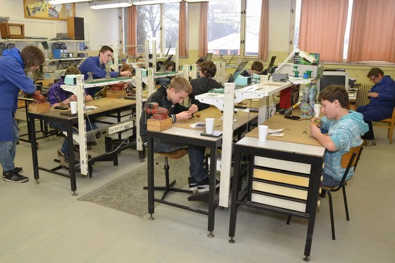 Středoškoláci svými projekty usnadní život druhým