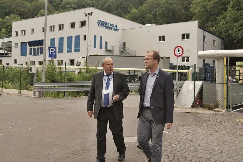 Kovolis Hedvikov chystá rozšíření továrny, budoucí zaměstnance zaučuje už během studia