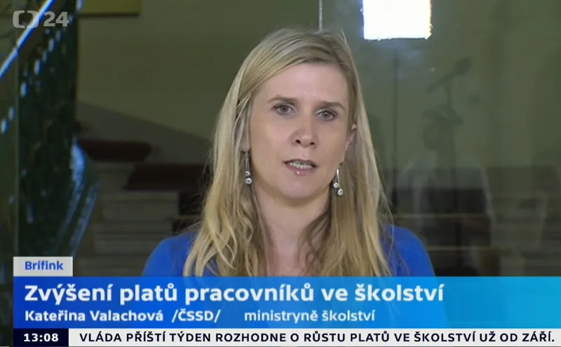 Vláda dnes projedná zvýšení platů učitelů a&nbsp;pracovníků ve školství již od 1. 9. 2016
