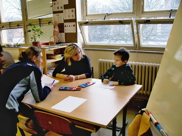 Kdy a&nbsp;kam s&nbsp;předškolákem k&nbsp;zápisu? Rodičům poradí Školský portál