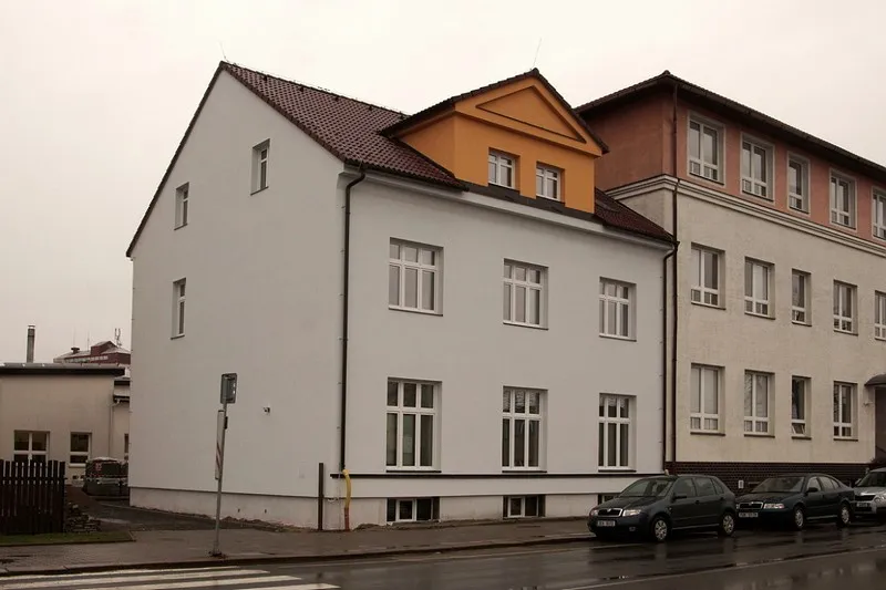 Automobilní škola v&nbsp;Holicích otevřela zrekonstruovanou budovu