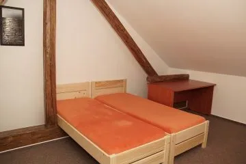 27_Je_tu_moznost_i_ubytovani____1