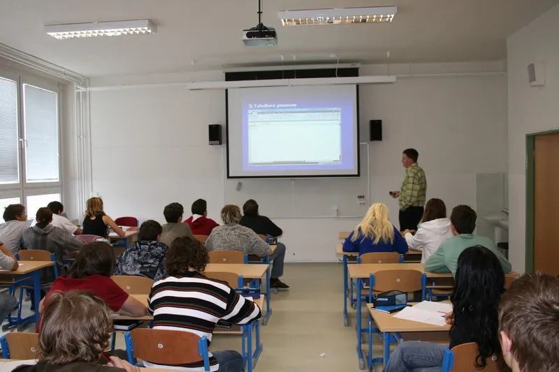 Školy by mohly více využívat dotace na znevýhodněné žáky