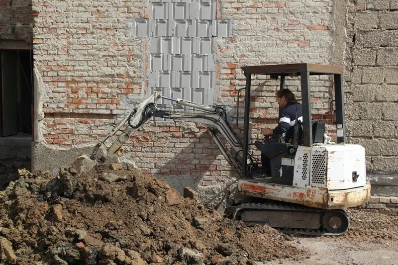 Na automobilní škole v&nbsp;Holicích je čilý stavební ruch