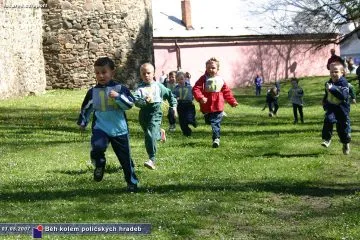 Beh-kolem-policskych-hradeb_1