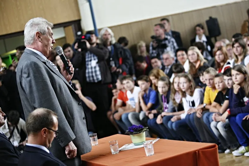Prezident Miloš Zeman navštívil Gymnázium Pardubice, Dašická, kde ho čekala beseda se studenty