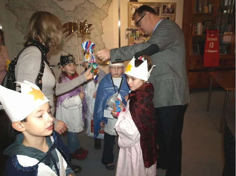 Tříkráloví koledníci zazpívali na úřadu