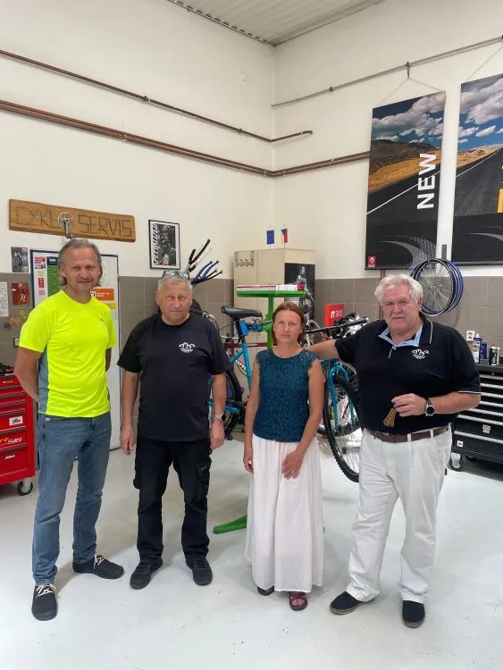 Střední škola automobilní Holice a&nbsp;projekt Kola pro Afriku