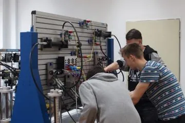 Prace-v-ucebne-hydrauliky