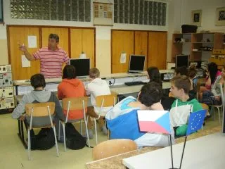 3-Zaci-ZS-v-laboratori-ELE