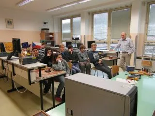 5-Odborny-vyklad-v-laboratori-elektrotechniky