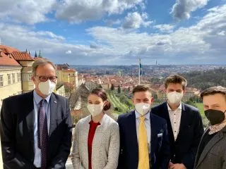 Skupinove-foto-s-panem-velvyslancem
