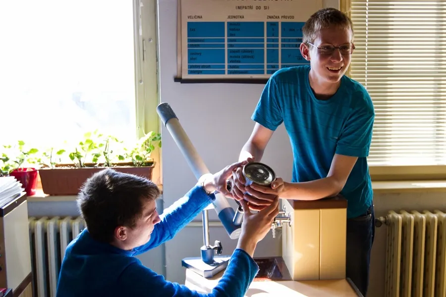 Gymnázium Česká Třebová – Pozorování zatmění Slunce