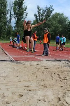 Veronika-Tomsova-pri-skoku-dalekem