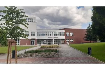 DOD – Gymnázium Dr. Emila Holuba, Holice, Na Mušce 1110