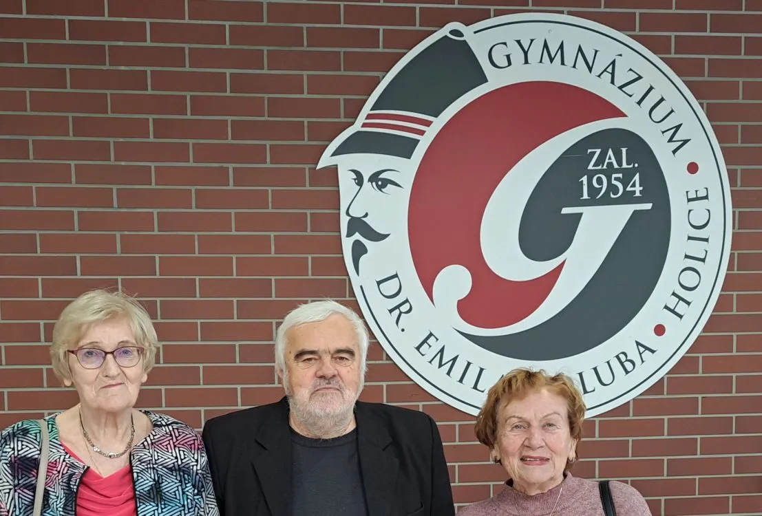 Holické gymnázium slavilo a&nbsp;praskalo ve švech!