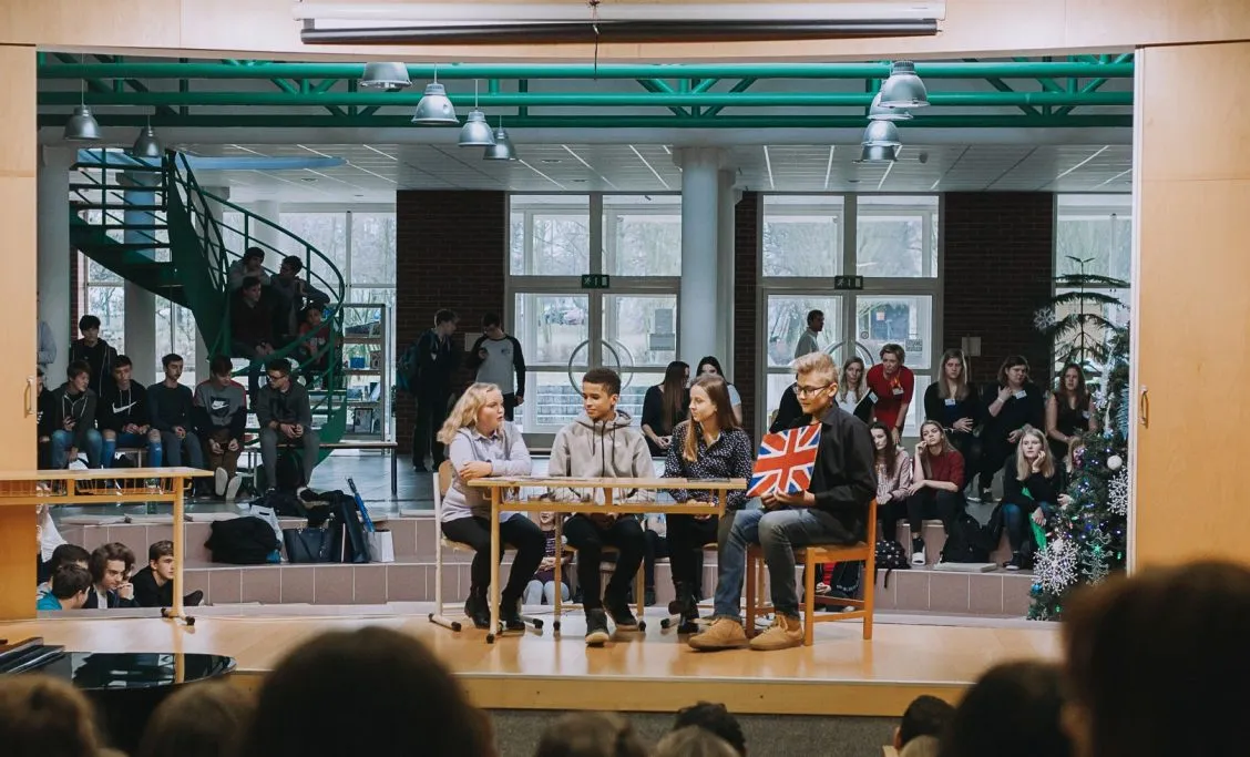 Pět jazyků již popáté na pódiu holického gymnázia