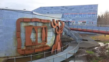 budova_skoly_island