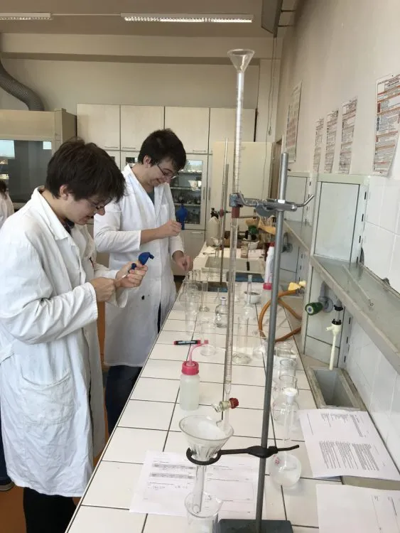 Žáci z&nbsp;gymnázia v&nbsp;Dašické vítězní v&nbsp;60.&nbsp;ročníku Chemické olympiády