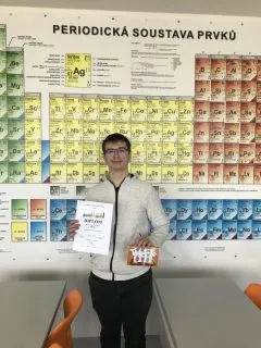 cho_B_kraj_predani_diplomu_2