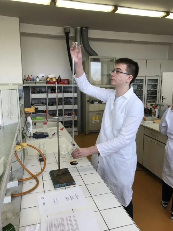 Chemici z&nbsp;pardubického gymnázia Dašická 1083 nejlepší v&nbsp;kraji