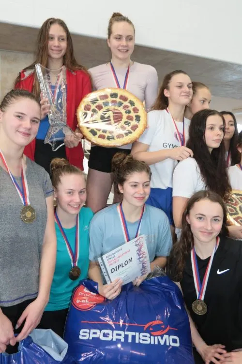 Nejlepší plavkyně v&nbsp;republice jsou z&nbsp;pardubického gymnázia Dašická