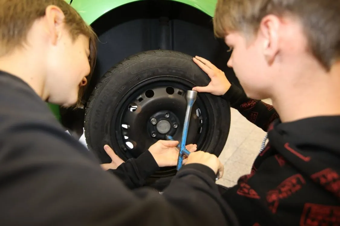Oblíbené TECHNOhrátky opět na SŠ automobilní