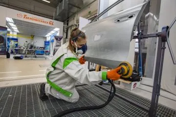 autoopravar-junior-2022-autolakyrnik-nase-holka-brousi